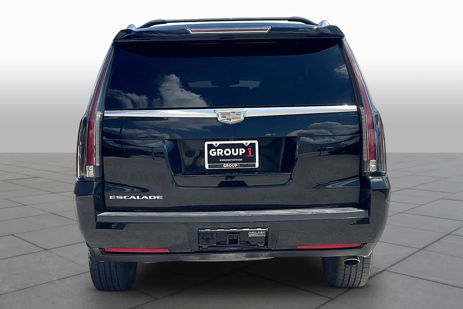 Used 2015 Cadillac Escalade ESV Luxury AWD/4WD image 5