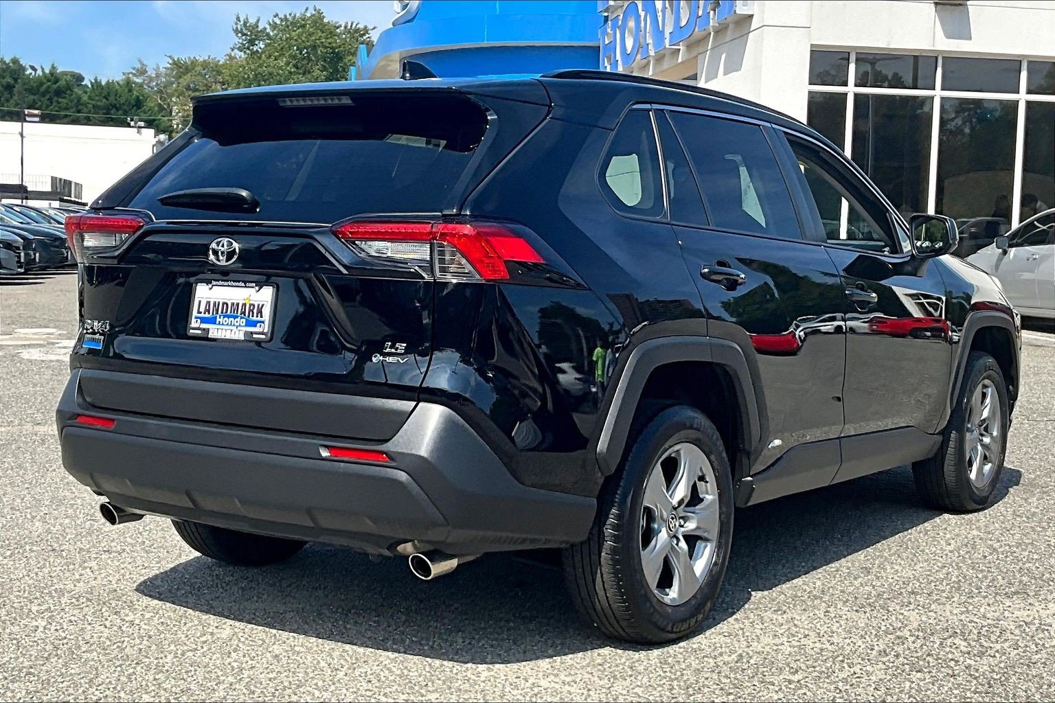 Used 2025 Toyota RAV4 LE AWD/4WD image 2