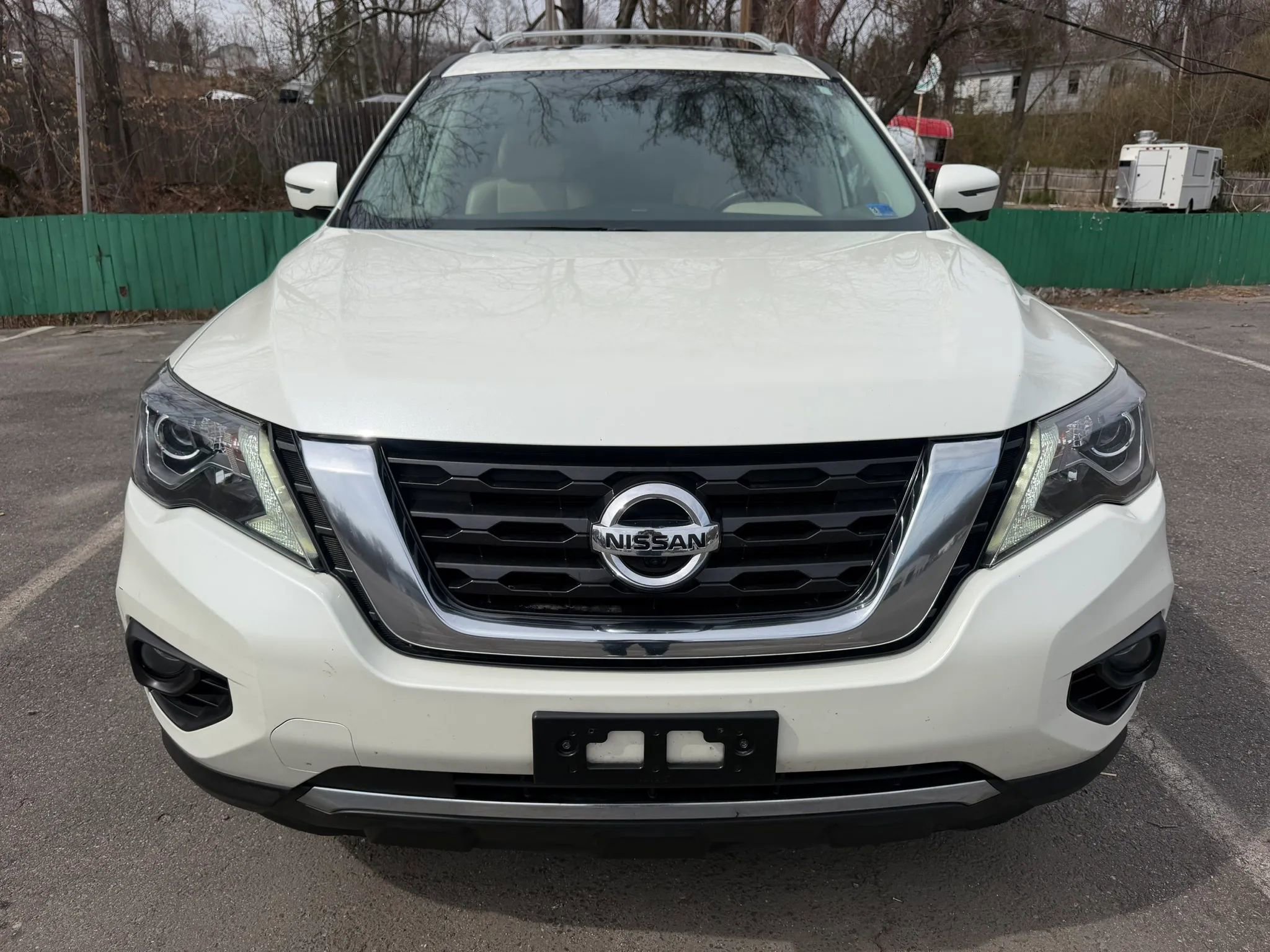 Used 2020 Nissan Pathfinder Platinum image 2