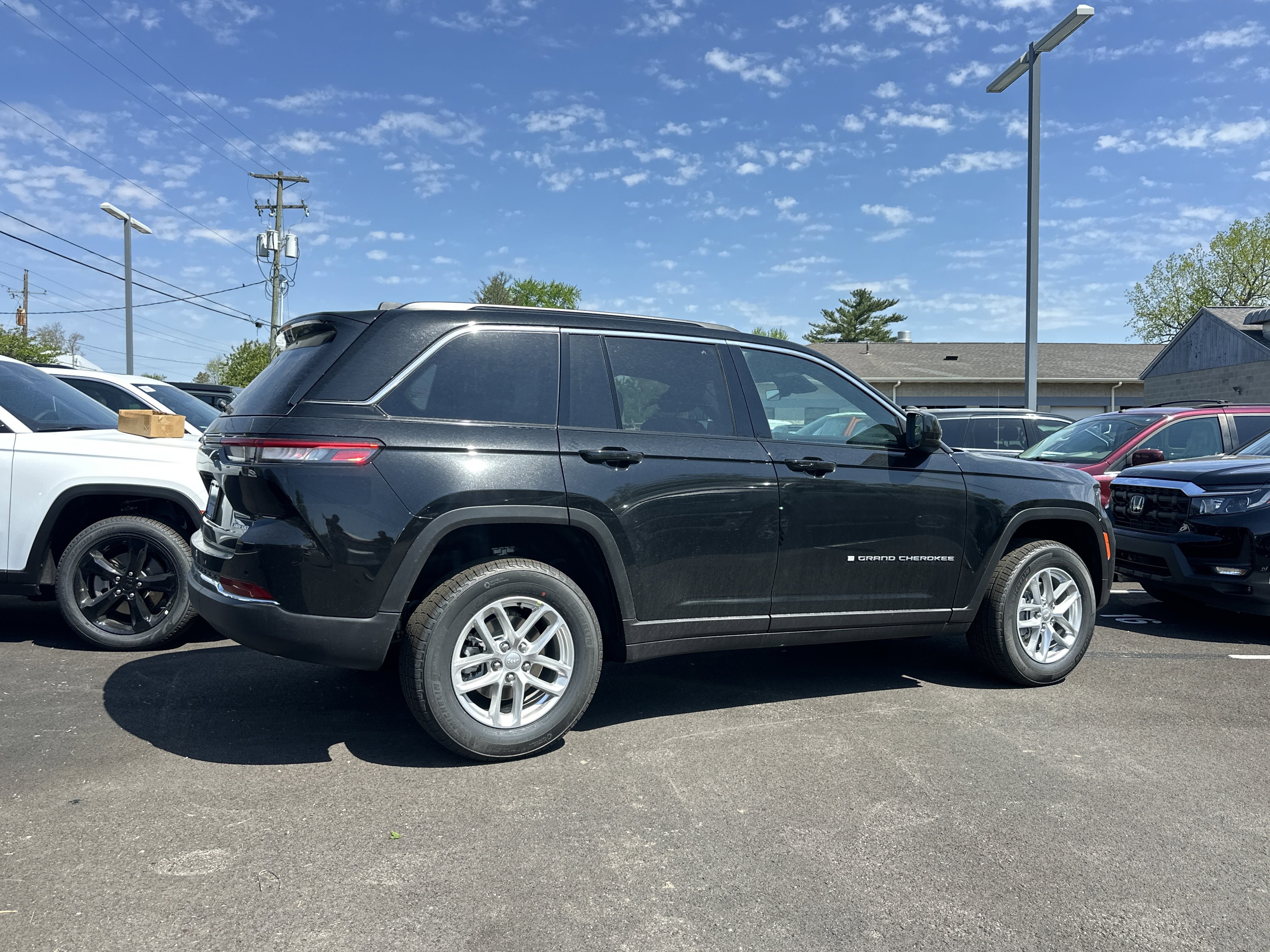 New 2026 Jeep Grand Cherokee Laredo AWD/4WD image 16