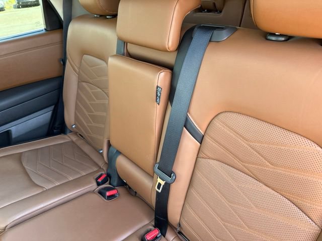 Used 2024 Nissan Pathfinder Platinum w/ Cargo Package AWD/4WD image 16