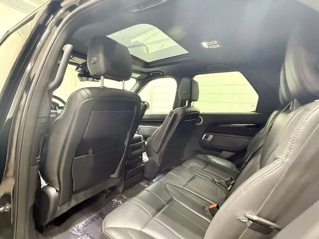 Used 2017 Land Rover Discovery SE image 41