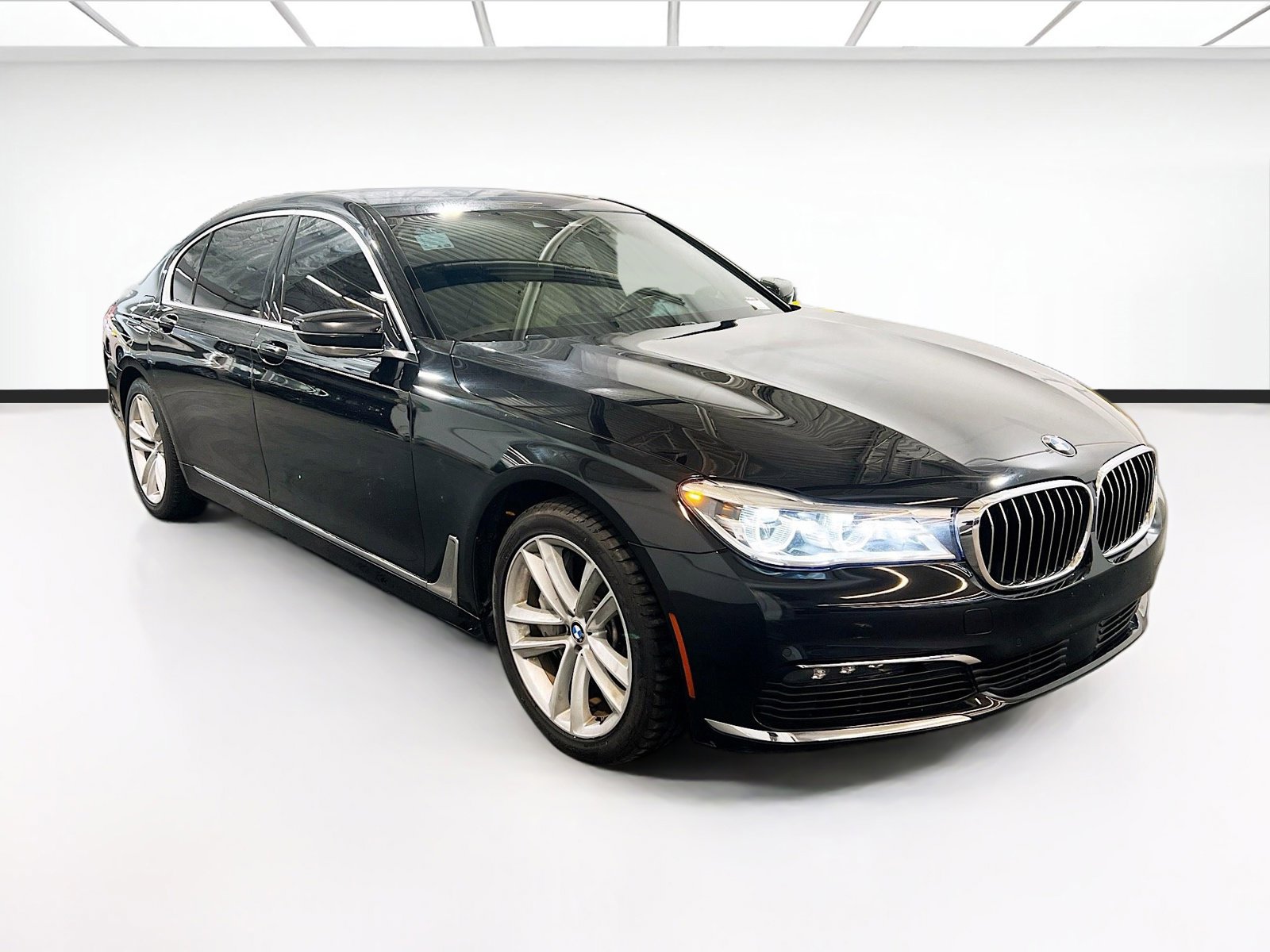 Used 2018 BMW 750i 750i image 3