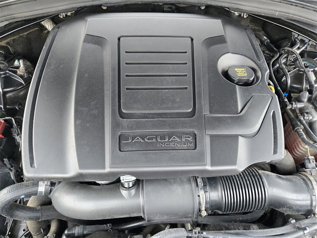 Used 2019 Jaguar F-PACE Premium image 29