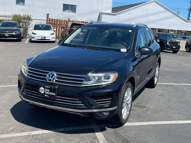 Used 2015 Volkswagen Touareg Sport AWD/4WD image 3