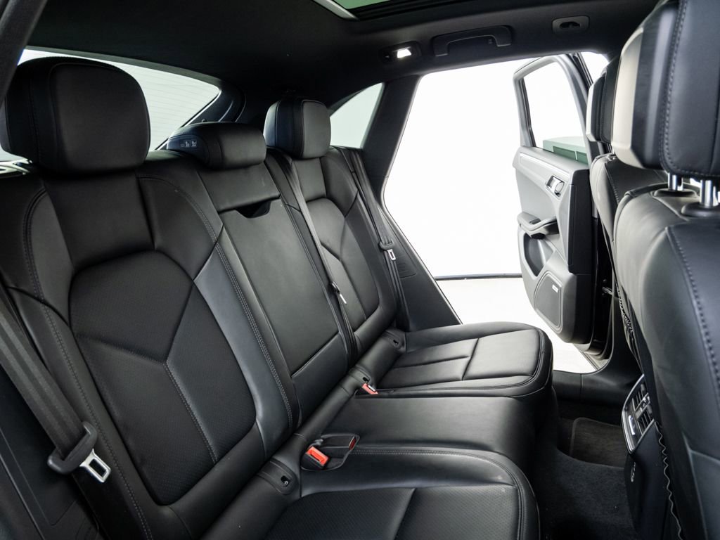 Certified 2025 Porsche Macan image 23