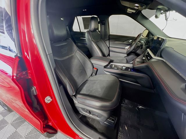 Used 2025 Ford Explorer ST image 29