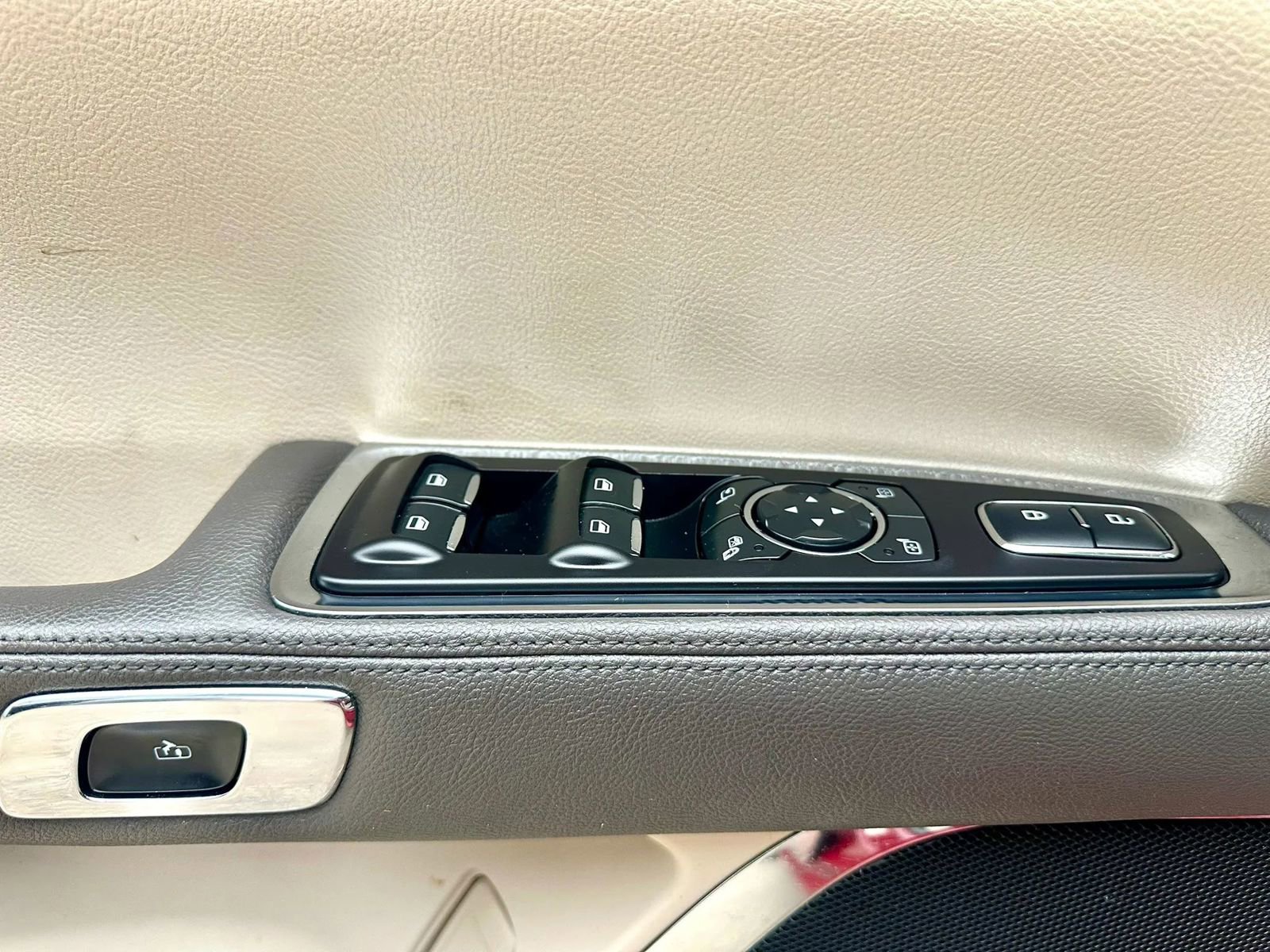 Used 2017 Lincoln Continental Select FWD image 35