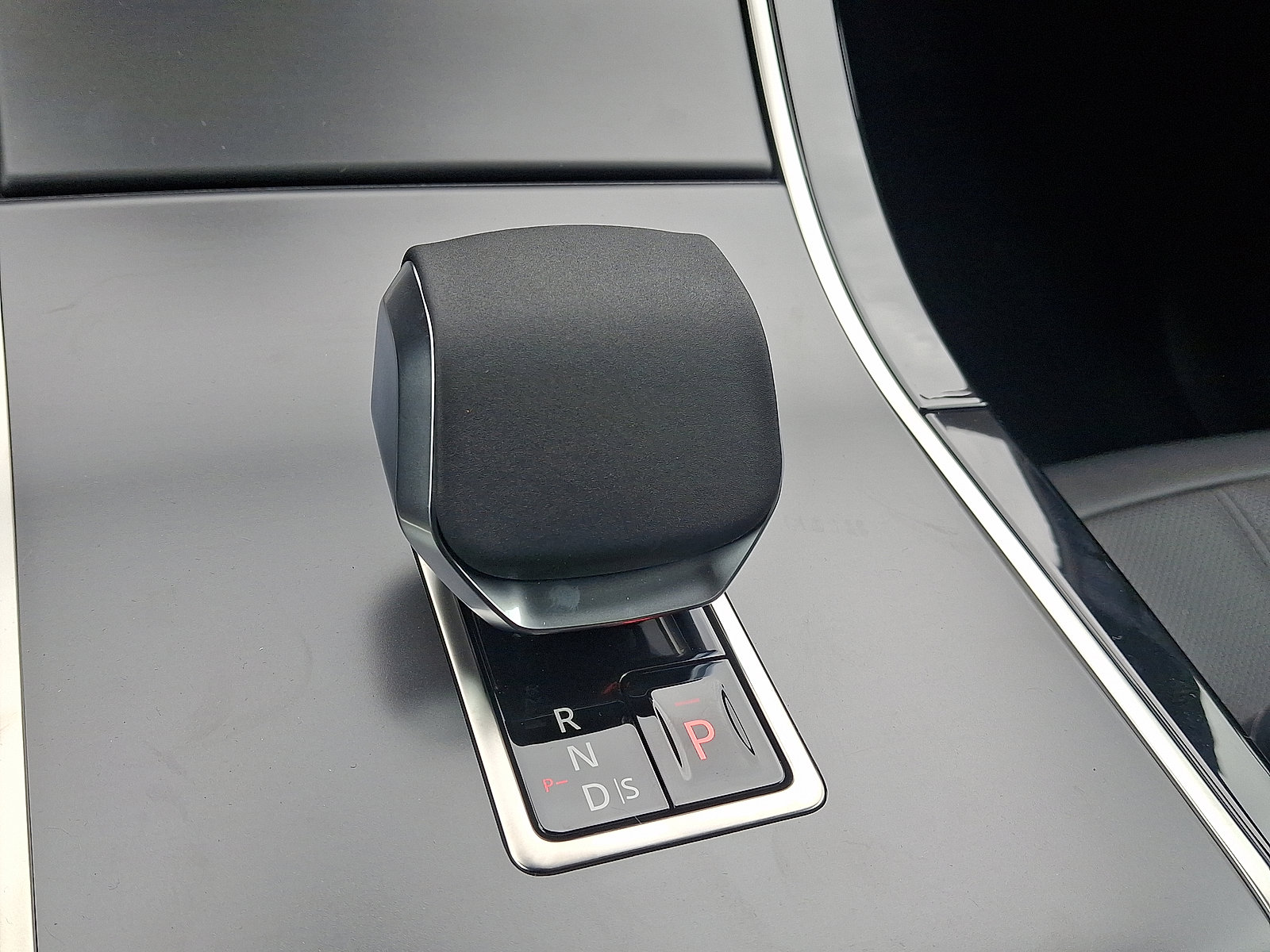 Certified 2026 Land Rover Range Rover Evoque S image 11