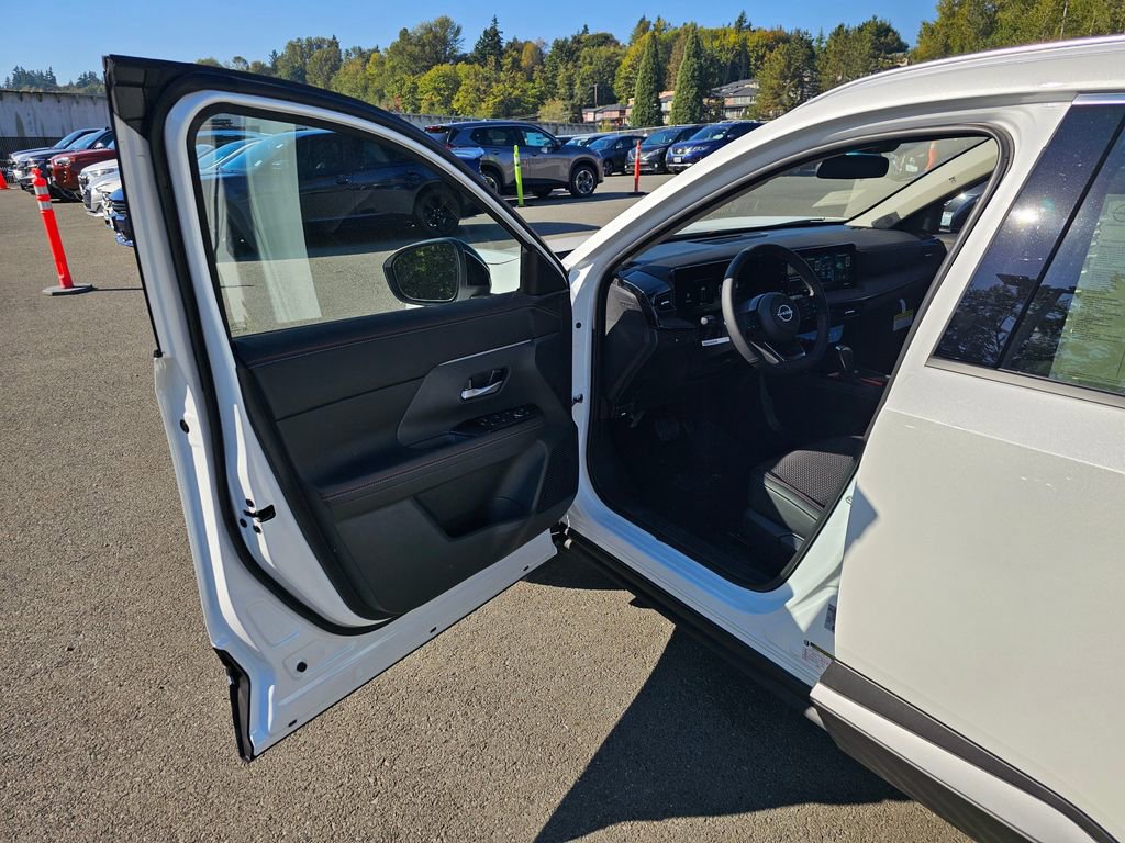 New 2026 Nissan Kicks SR w/ Cold Weather Package image 16