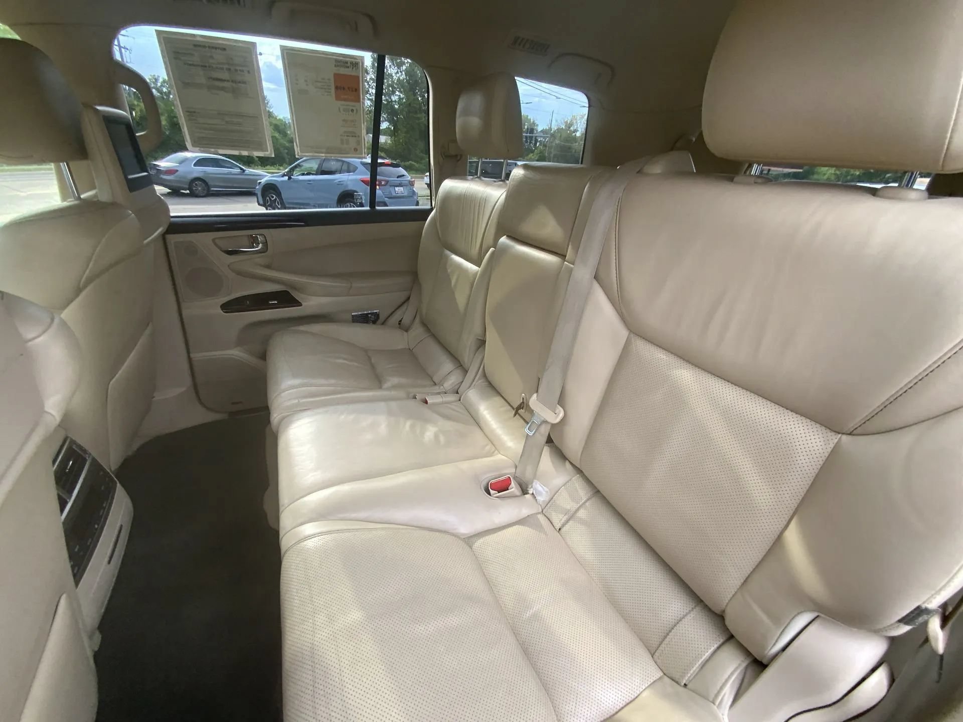 Used 2013 Lexus LX 570 4WD w/ Luxury Pkg image 26