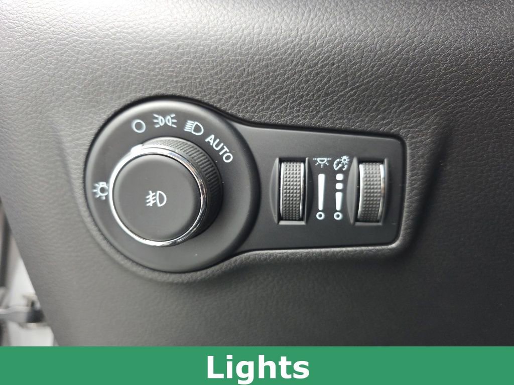 Used 2023 Jeep Compass Latitude image 23