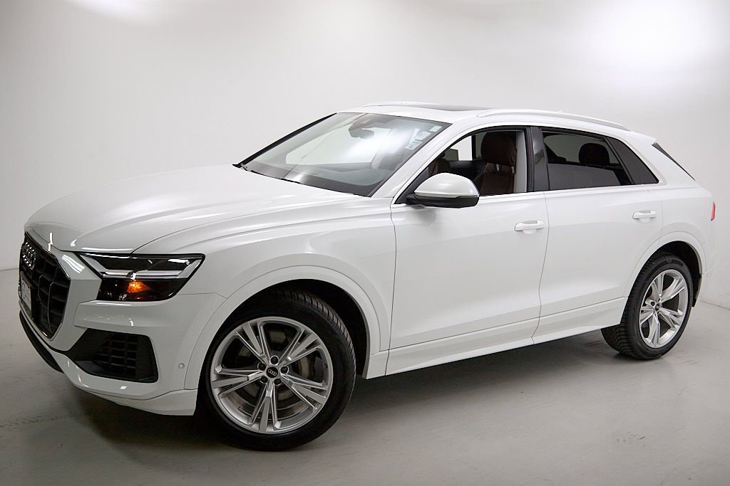 Used 2022 Audi Q8 Premium w/ Convenience Package image 3