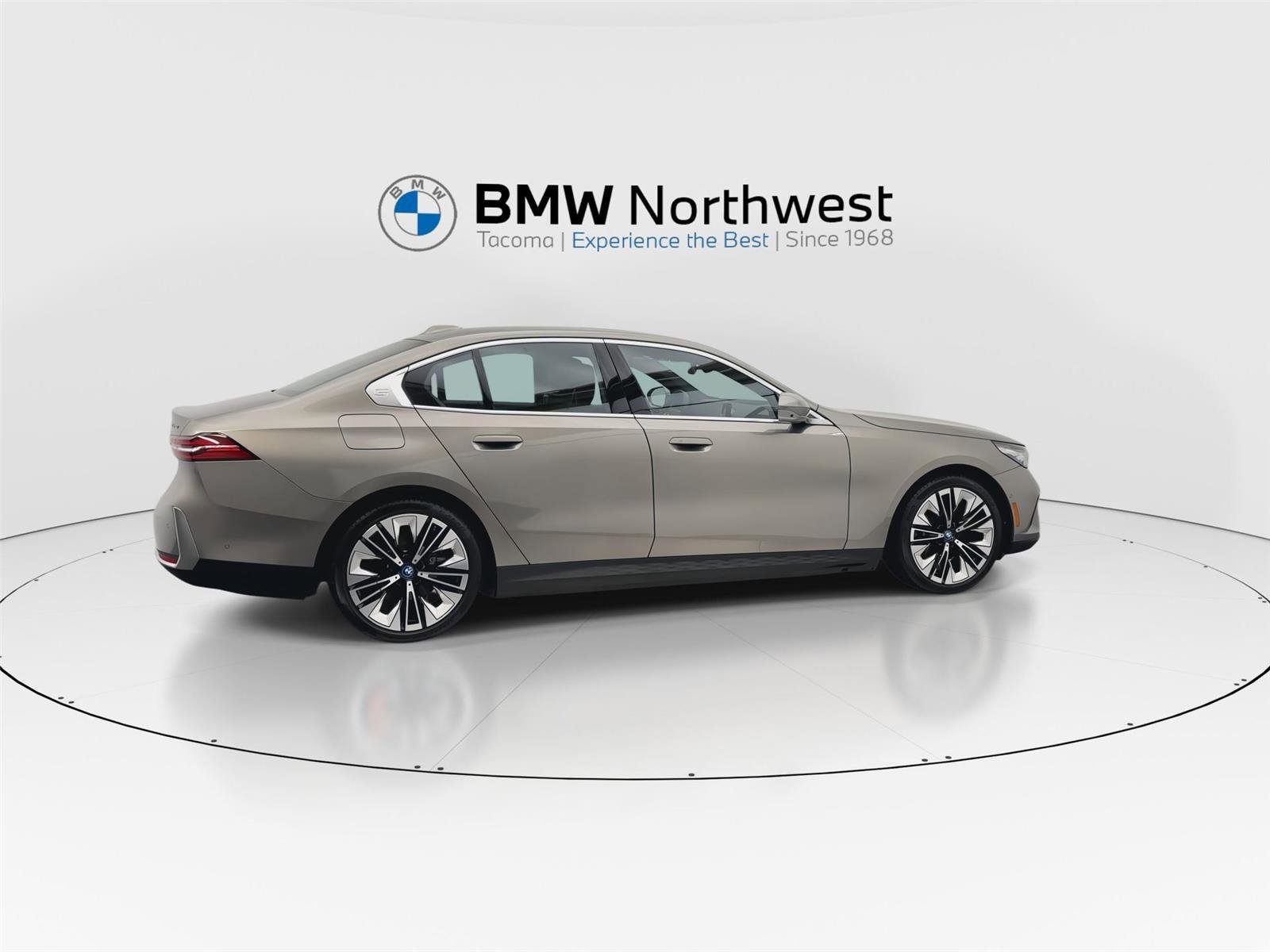 Certified 2024 BMW i5 eDrive40i w/ Premium Package RWD image 4