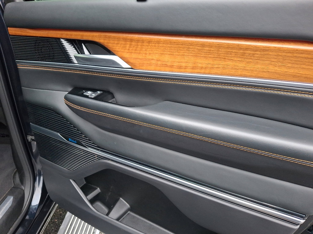 Used 2024 Jeep Grand Wagoneer L Series III image 14