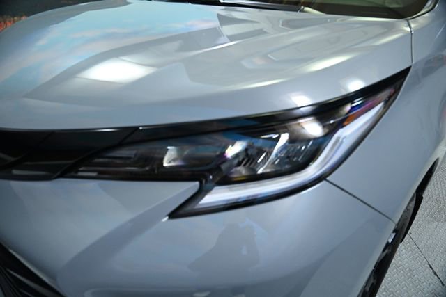 Used 2025 Toyota Sienna XLE Woodland Edition image 13