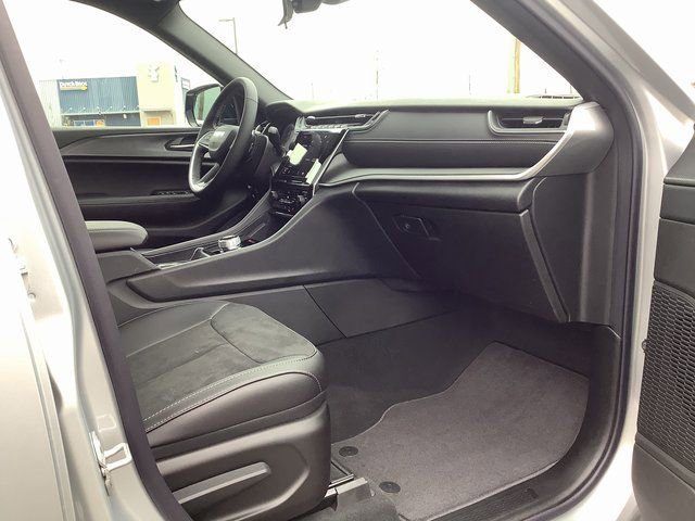 New 2025 Jeep Grand Cherokee Altitude image 36