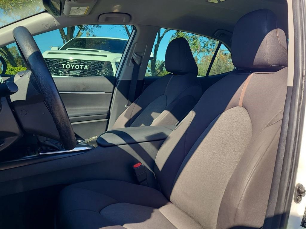 Used 2019 Toyota Camry LE image 28