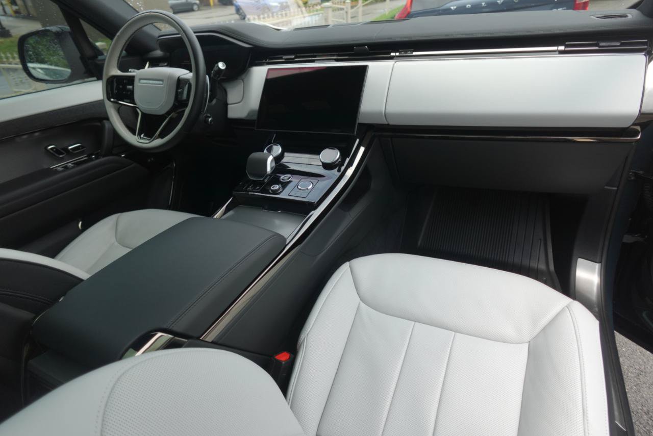 Used 2023 Land Rover Range Rover Sport SE Dynamic AWD/4WD image 7