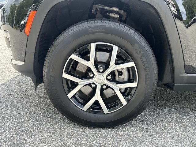 Used 2024 Jeep Grand Cherokee L Limited AWD/4WD image 9
