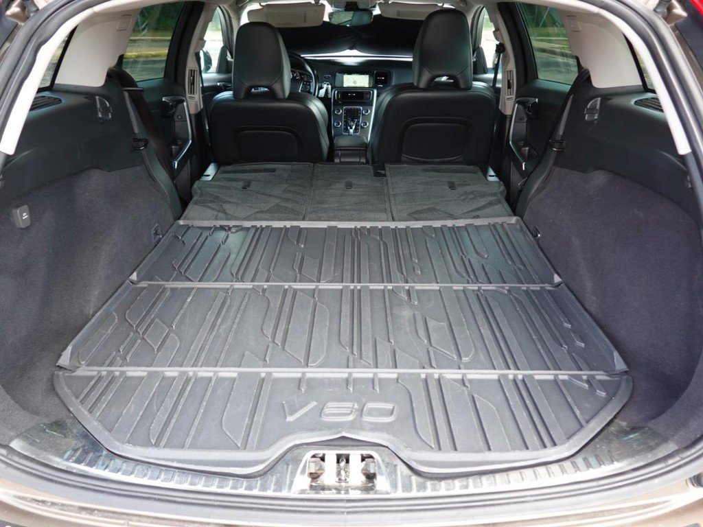 Used 2016 Volvo V60 T5 Cross Country Platinum image 29