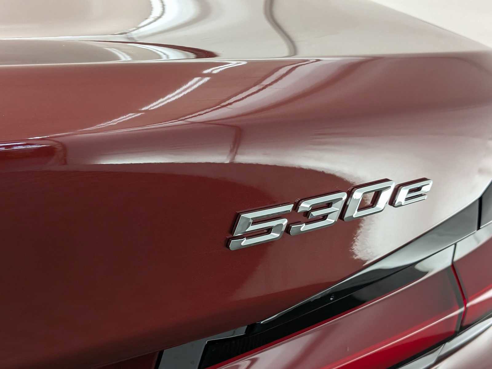 Used 2023 BMW 530e w/ M Sport Package image 12