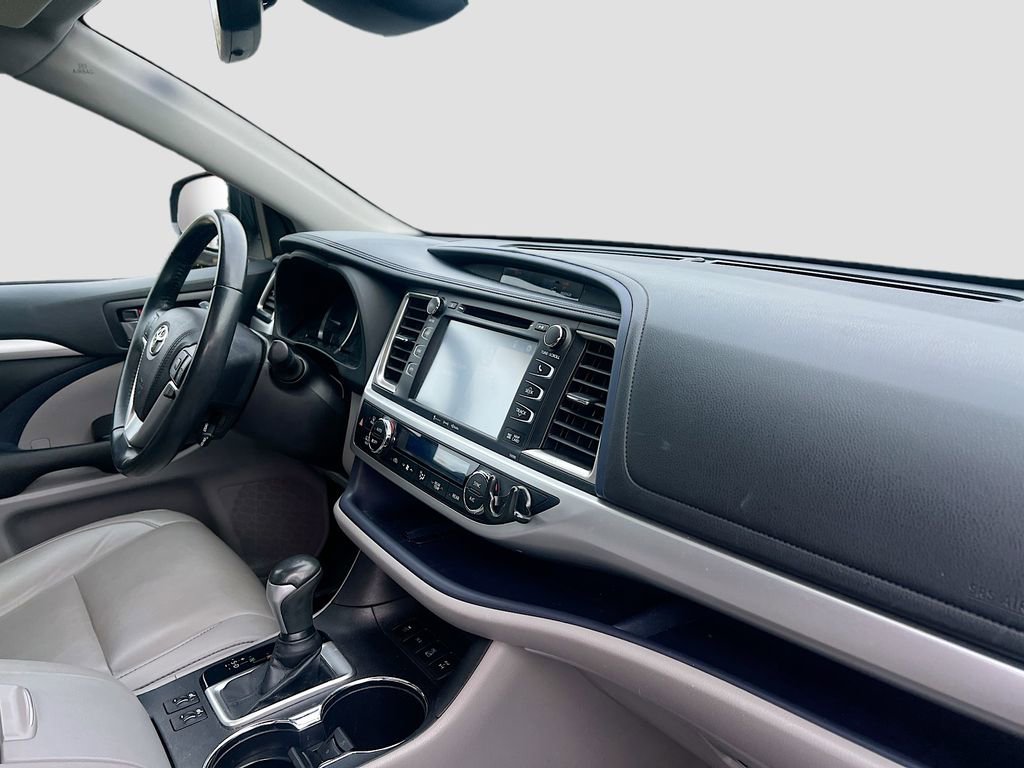 Used 2019 Toyota Highlander XLE AWD/4WD image 33