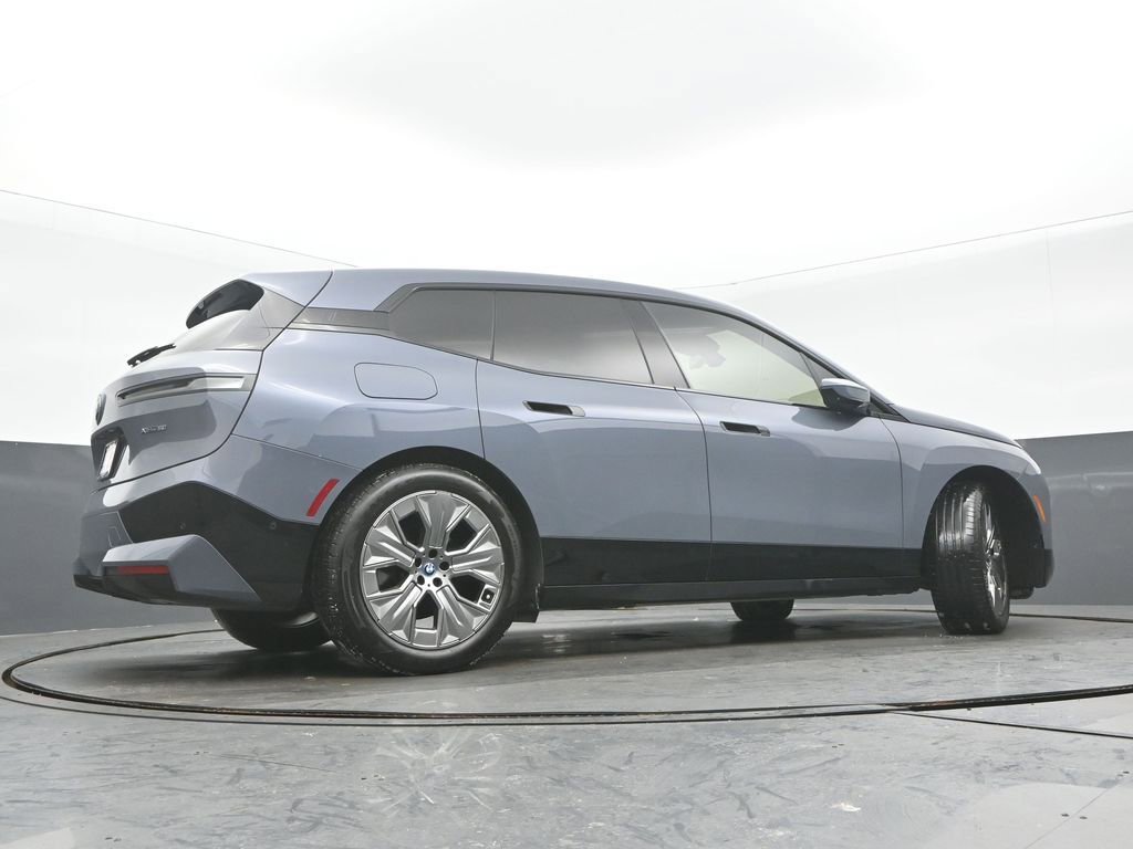 Used 2023 BMW iX xDrive50 w/ Ultimate Package 2 image 31