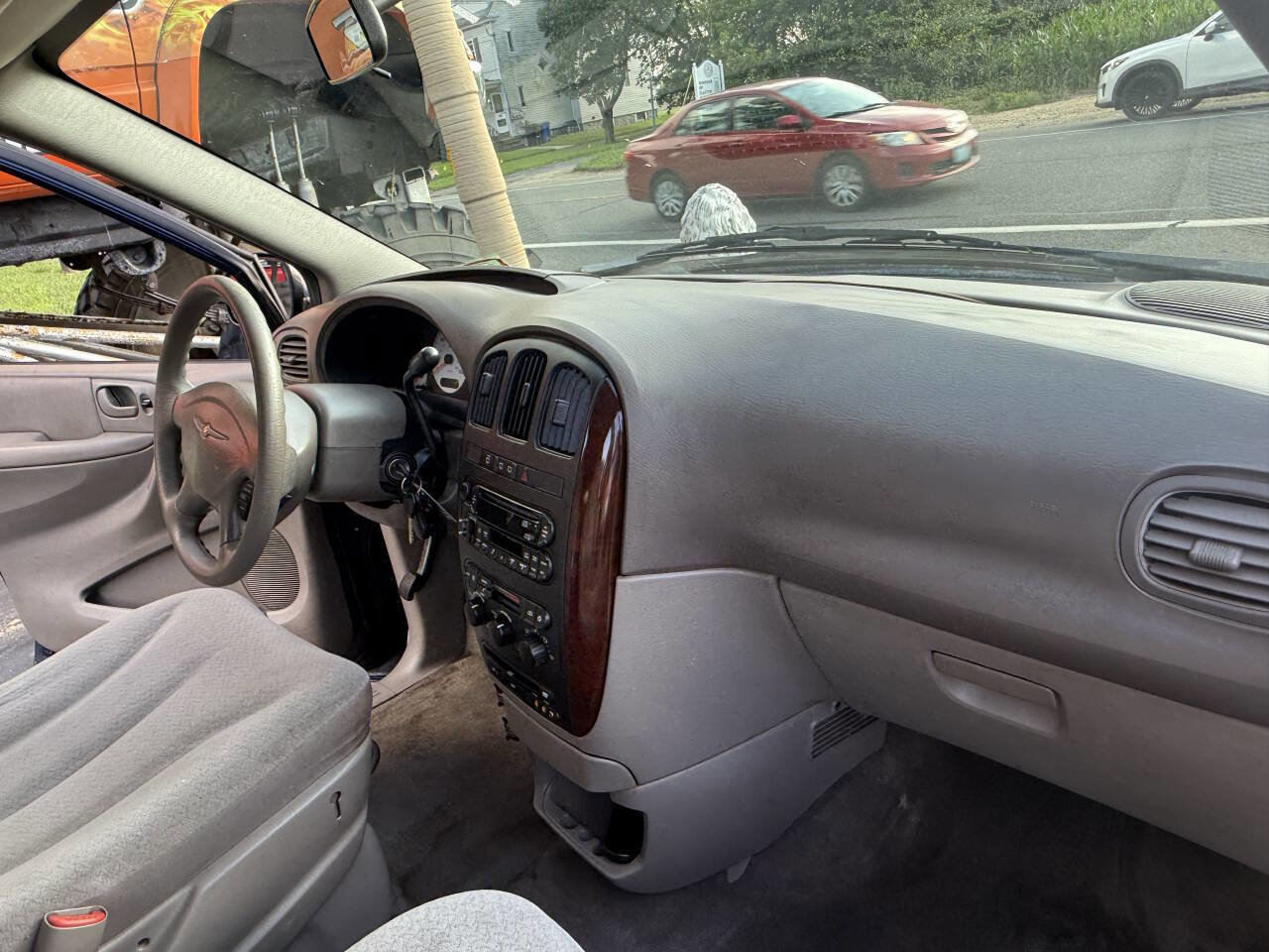 Used 2003 Chrysler Town & Country LX FWD image 16