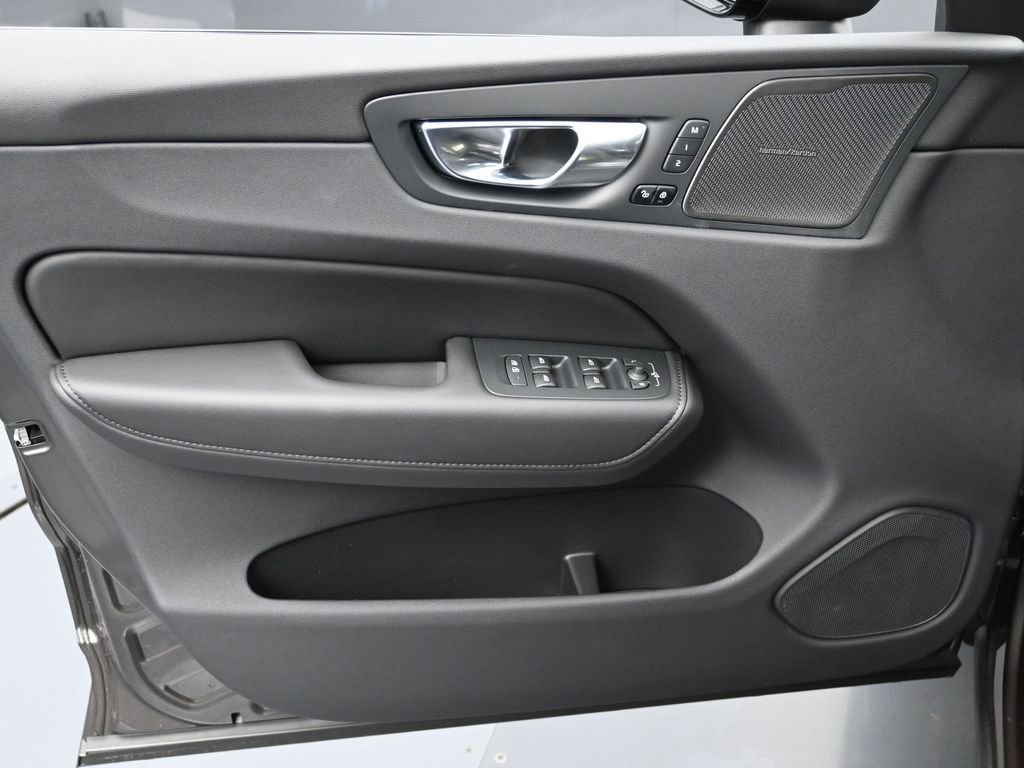 New 2025 Volvo XC60 B5 Plus w/ Protection Package Premier image 22