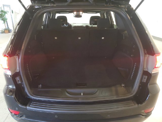Used 2017 Jeep Grand Cherokee Laredo w/ Quick Order Package 23E AWD/4WD image 6