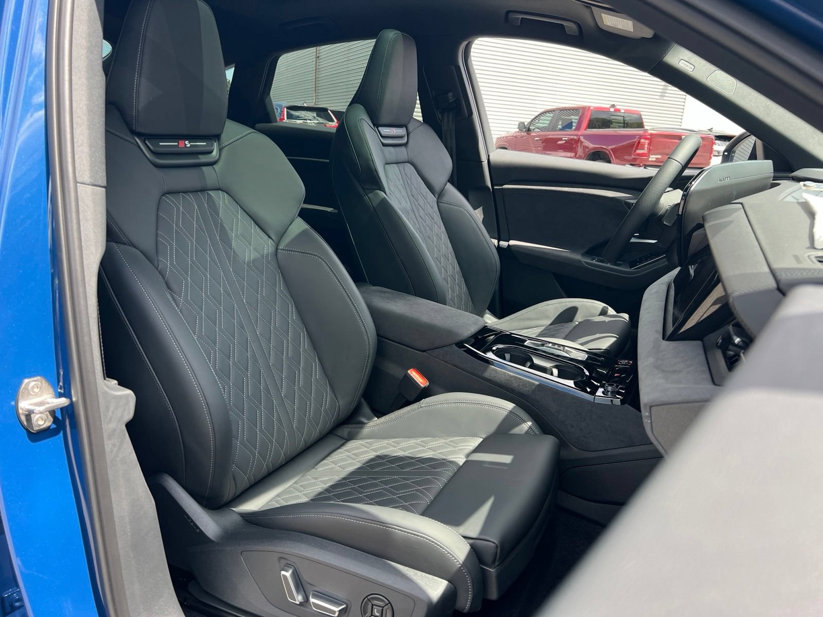 New 2027 Audi SQ6 e-tron Prestige AWD/4WD image 35