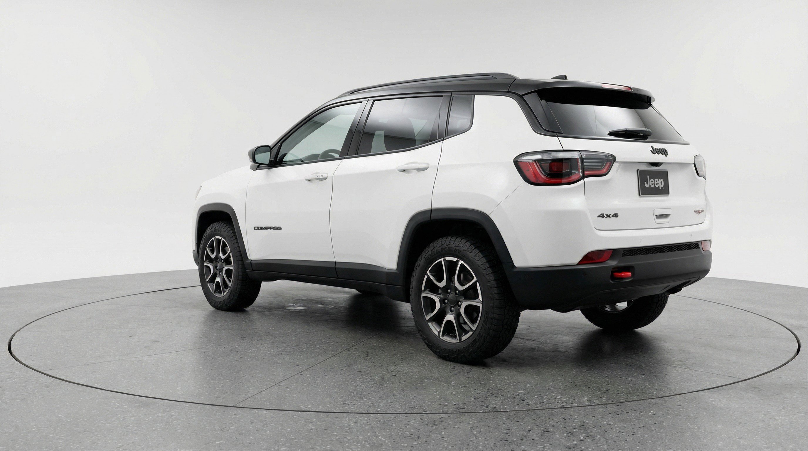 Used 2025 Jeep Compass Trailhawk AWD/4WD image 6