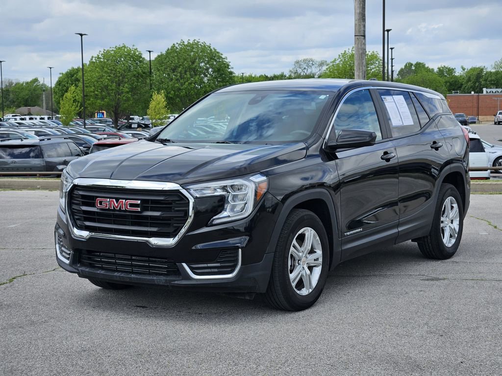 Used 2024 GMC Terrain SLE image 2