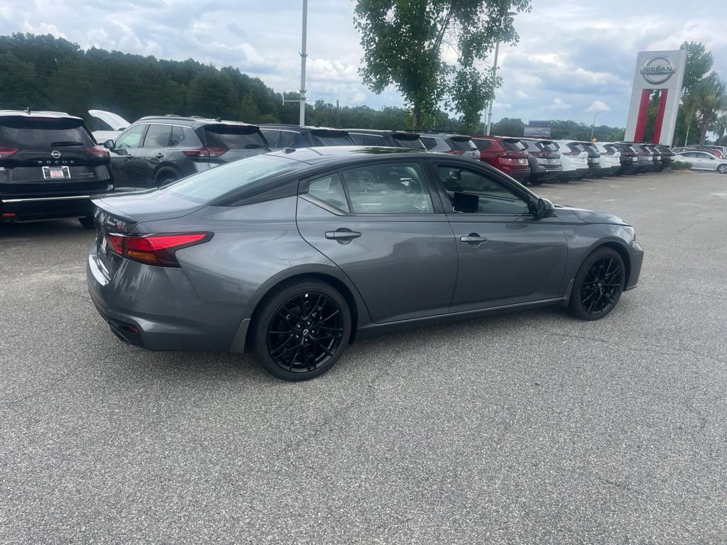 New 2026 Nissan Altima 2.5 SR w/ SR Midnight Edition Package FWD image 5