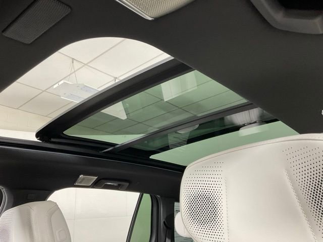 New 2026 Cadillac Vistiq Sport w/ LPO, Floor Liner Package image 20