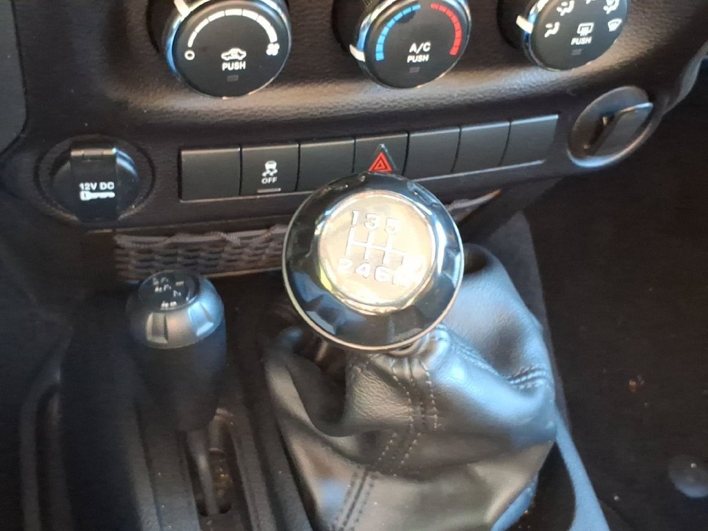 Used 2015 Jeep Wrangler Sport AWD/4WD image 21