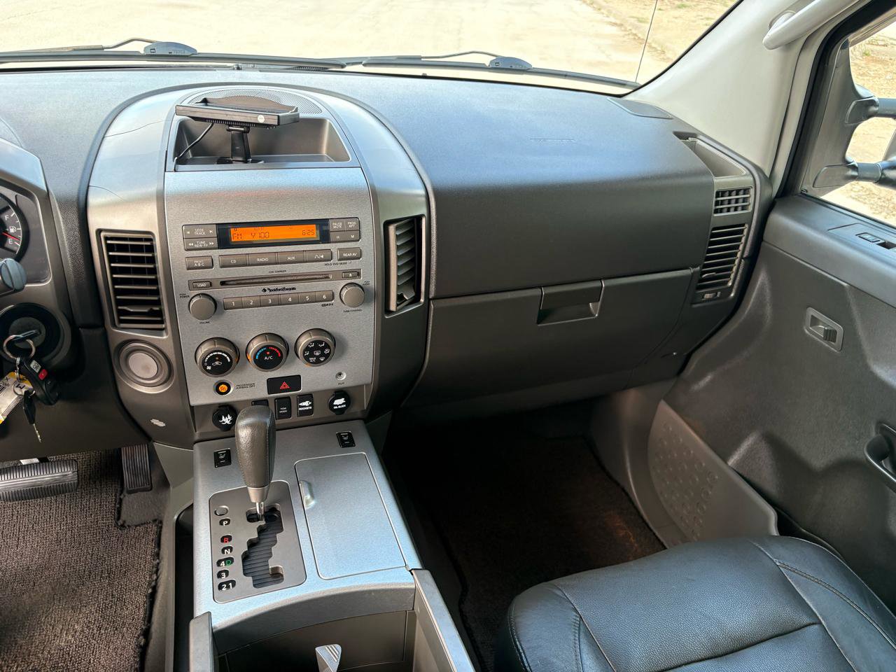 Used 2005 Nissan Titan LE w/ (T01) Tow Pkg RWD image 54