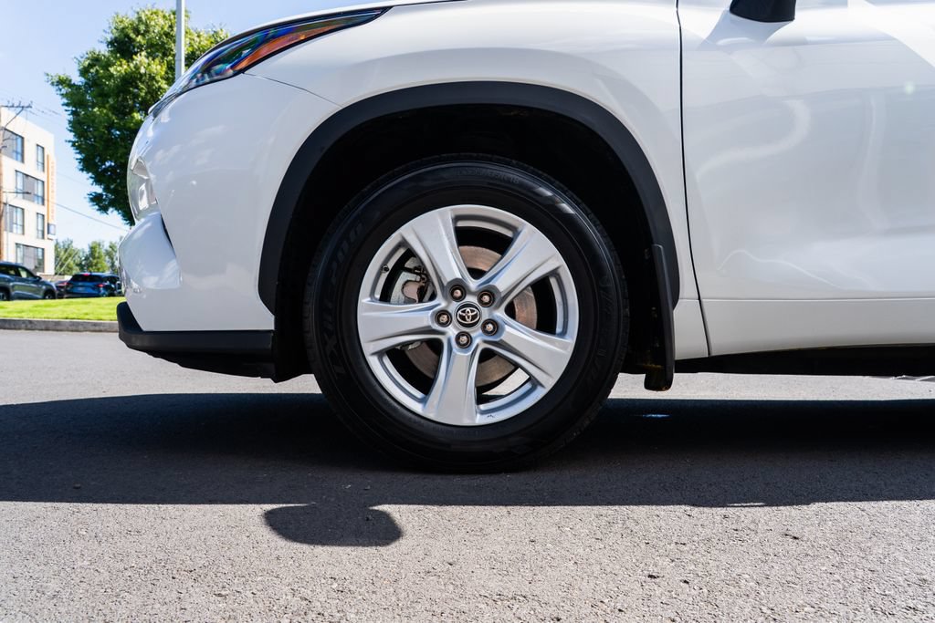 Used 2020 Toyota Highlander LE AWD/4WD image 7