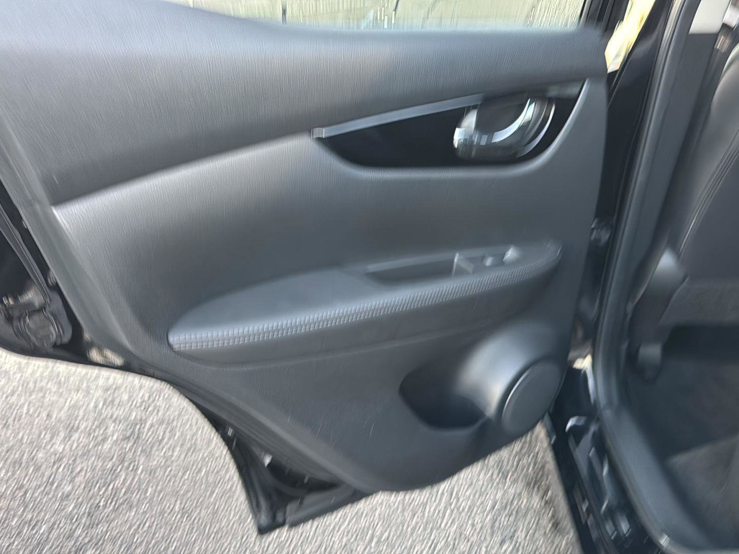 Used 2021 Nissan Rogue Sport SV image 15