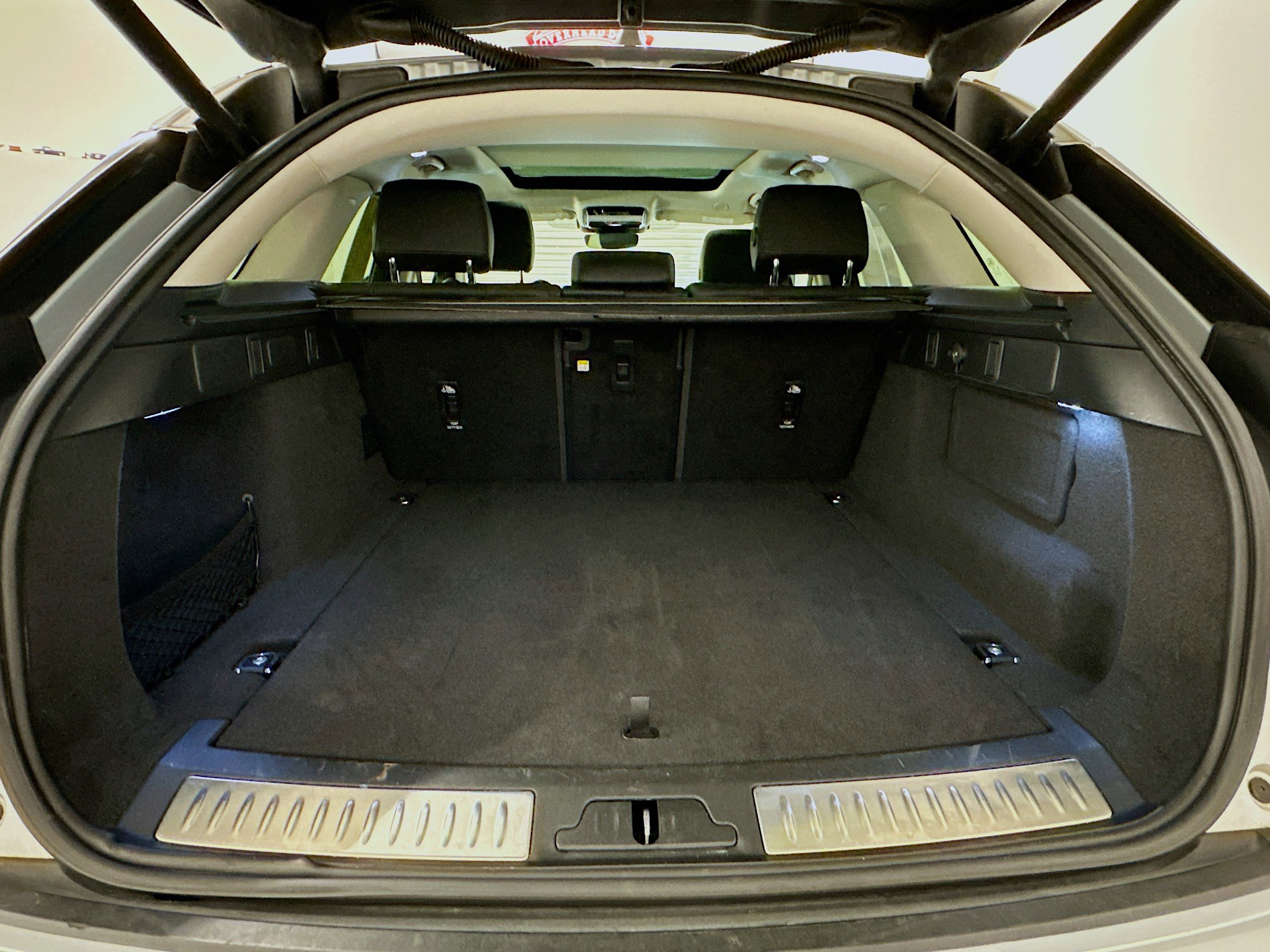 Used 2024 Land Rover Range Rover Velar S image 31