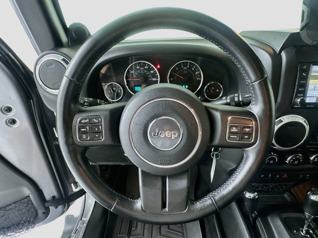 Used 2014 Jeep Wrangler Unlimited Sahara w/ Connectivity Group AWD/4WD image 12