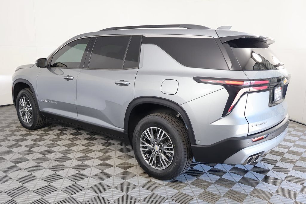 Used 2024 Chevrolet Traverse LT w/ Enhanced Driving Package FWD image 4