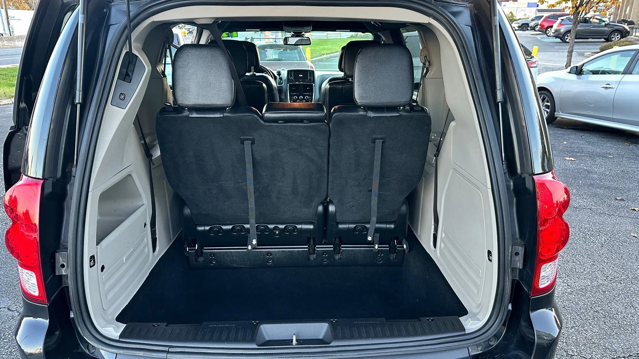 Used 2019 Dodge Grand Caravan SXT image 20