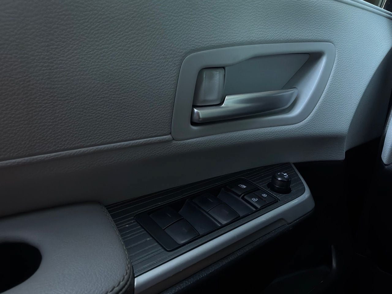 Used 2026 Toyota Sienna XLE FWD image 27