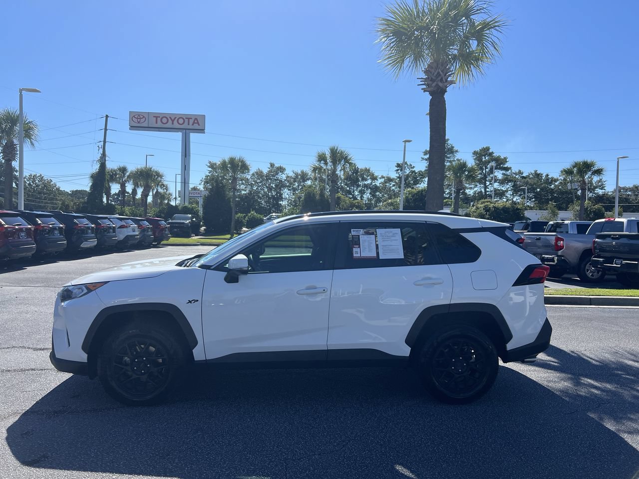 Used 2021 Toyota RAV4 XLE w/ Convenience Package FWD image 7
