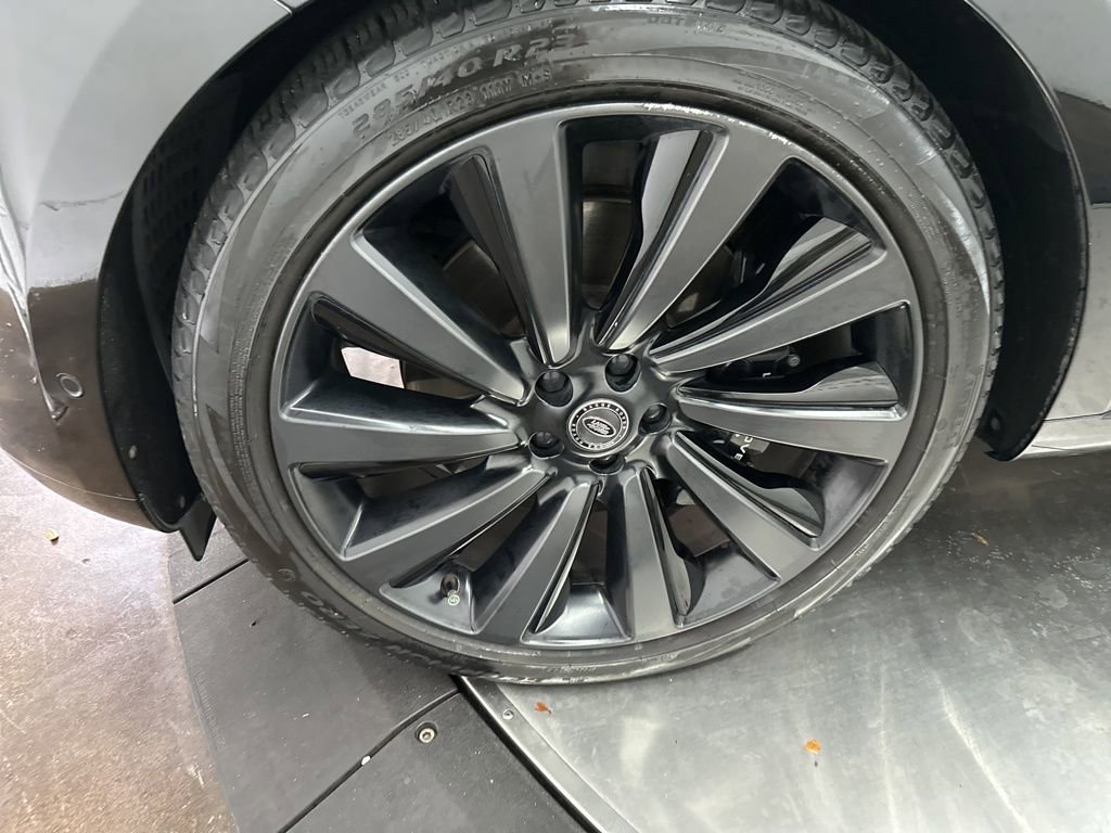 Used 2023 Land Rover Range Rover SV image 32