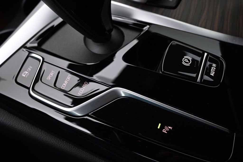 Used 2023 BMW 540i w/ Convenience Package image 36