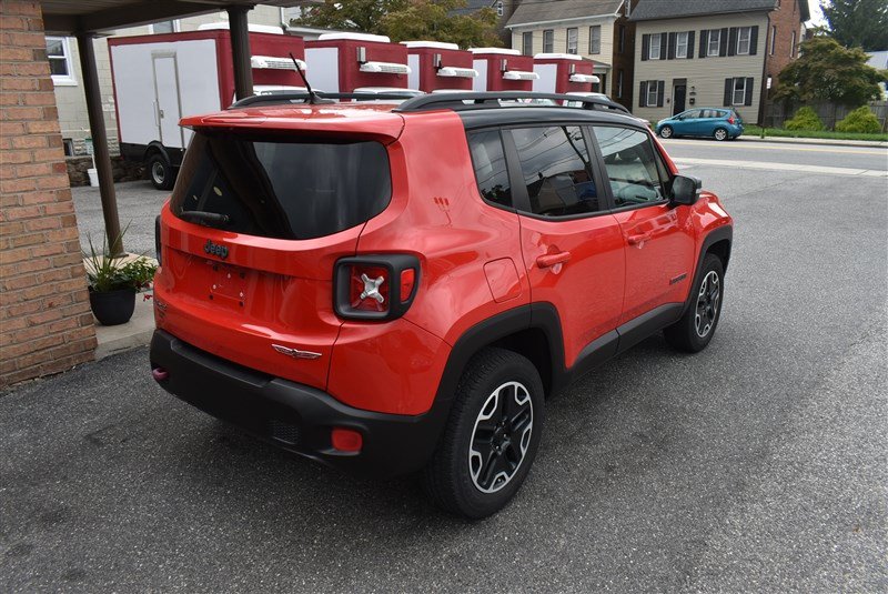 Used 2017 Jeep Renegade Trailhawk AWD/4WD image 4