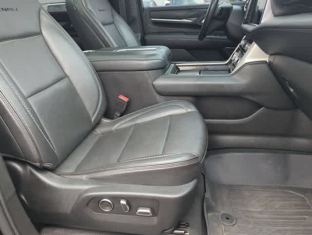 Used 2021 GMC Yukon XL Denali w/ Denali Premium Package AWD/4WD image 25
